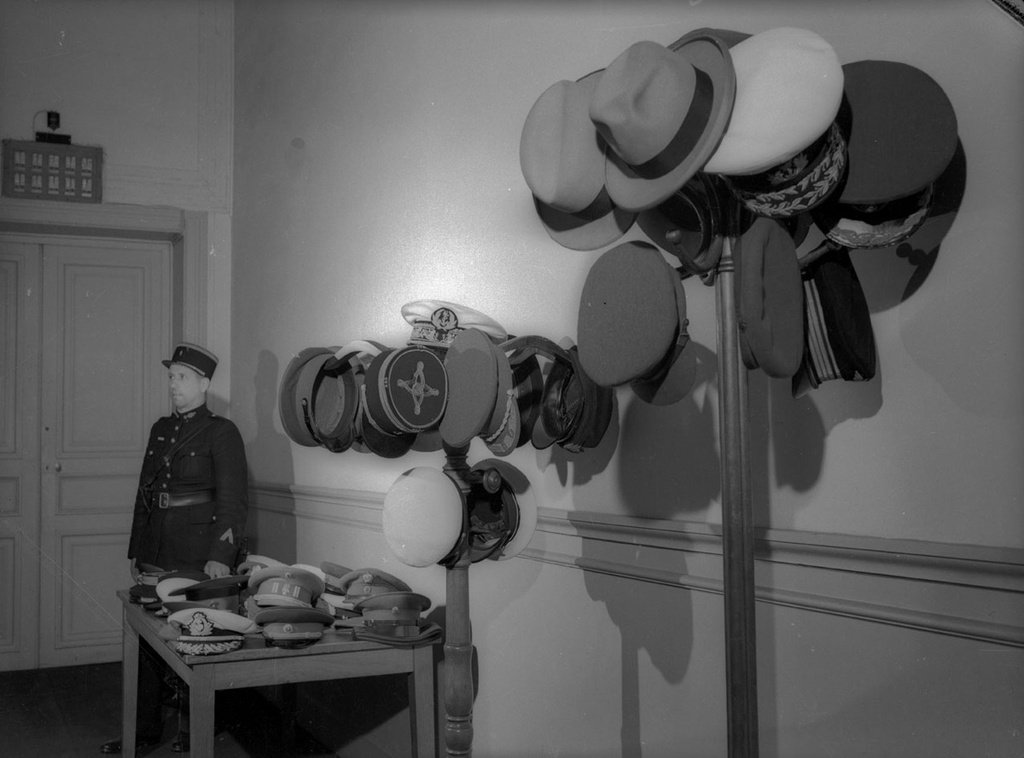 Фото "Головные уборы участников Потсдамской конференции", 17 июля 1945 - 2 августа 1945, Германия, г. Потсдам - История России в фотографиях