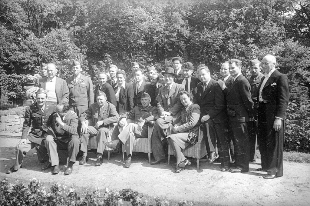 Фото "Репортеры на Потсдамской конференции", 17 июля 1945 - 2 августа 1945, Германия, г. Потсдам - История России в фотографиях