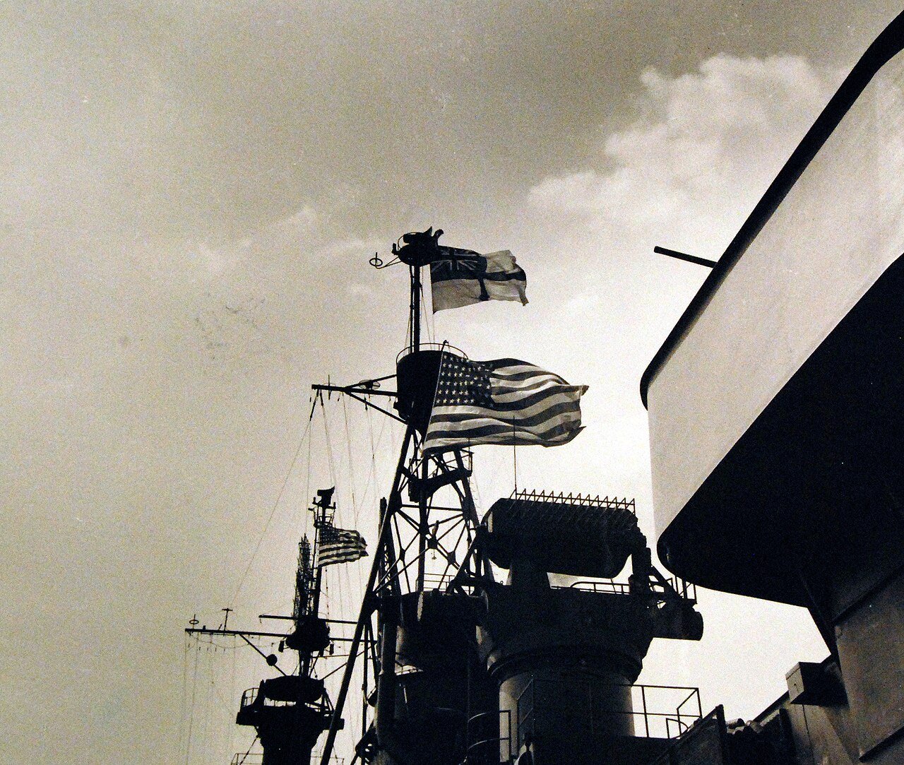 80-G-700252: Potsdam Conference, 17 July – 2 August 1945 King George’s Ensign and Presidents Flag onboard HMS Renown at Plymouth, England. Photograph released August 1945. U.S. Navy Photograph, now in the collections of the National Archives. (2016/02/23).