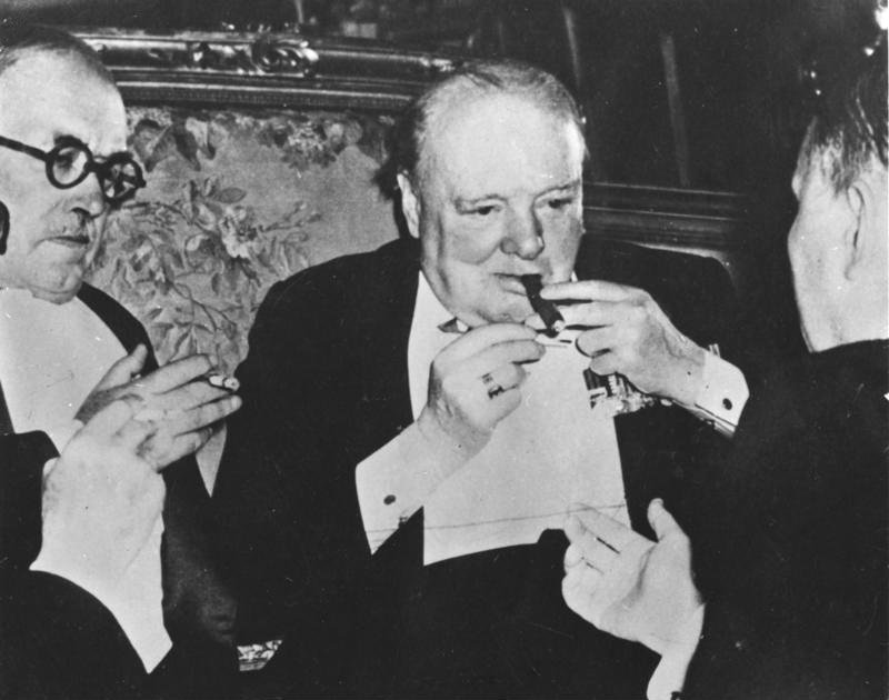 For documentary purposes the German Federal Archive often retained the original image captions , which may be erroneous, biased, obsolete or politically extreme . Potsdamer Konferenz, Winston Churchill ADN-ZB/XIII 27.3.1952 [Herausgabedatum] Das Potsdamer Abkommen der drei Großmächte vom Juli 1945 ist die einzige völkerrechtliche Grundlage für einen Friedensvertrag mit Deutschland. Foto von den Verhandlungen in Potsdam UBz.: Premierminister Churchill auf der Potsdamer Konferenz. Abgebildete Personen: Churchill, Winston : Premierminister, Großbritannien ( GND 118520776 )