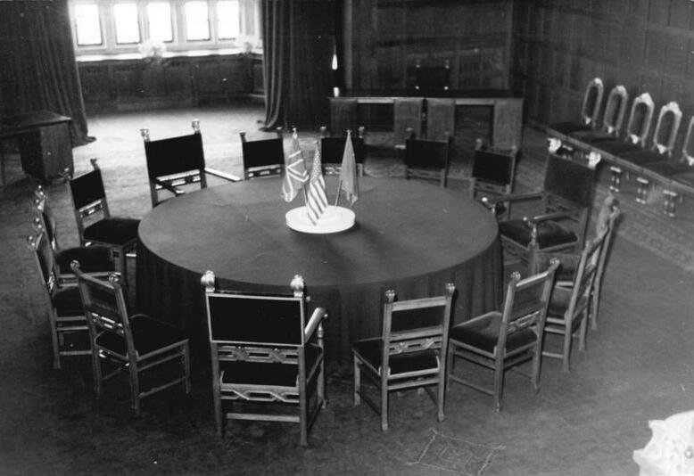 For documentary purposes the German Federal Archive often retained the original image captions , which may be erroneous, biased, obsolete or politically extreme . Zentralbild-Krueger Str-Sta. 8.2.1954 Schloss Cecilienhof bei Potsdam Im Schloss Cecilienhof bei Potsdam fand im August 1945 die "Potsdamer Konferenz" statt. UBz: Der Konferenztisch."