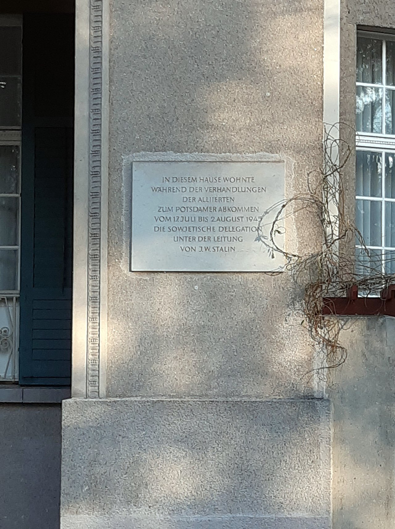 Villa Herpich: Commemorative plaque in memory of its use as residence for Josef Stalin during the Potsdam Conference .