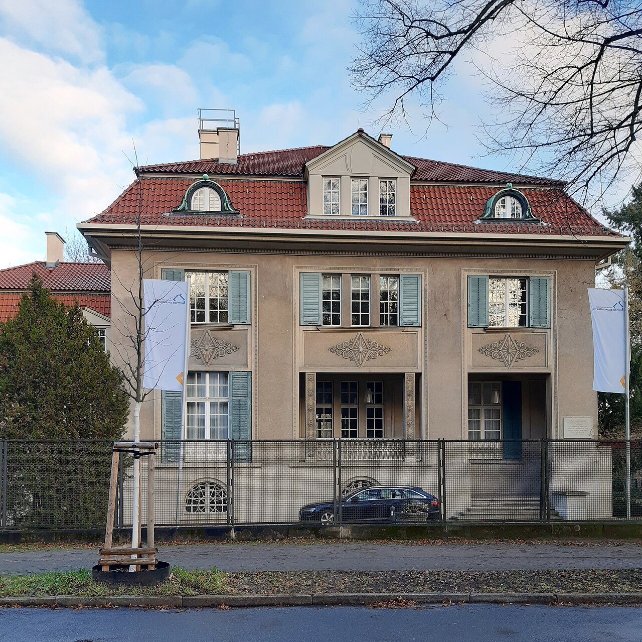 Denkmalgeschützte "Villa Herpich", Karl-Marx-Straße 27, Potsdam This is a picture of the Brandenburger Baudenkmal ( cultural heritage monument ) with the ID 09156064 ( Wikidata )